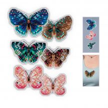 Kit di ornamenti da ricamare - Riolis - Farfalle che volano via