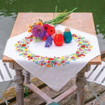 Kit tovaglia da ricamo - Vervaco - Un mondo floreale colorato