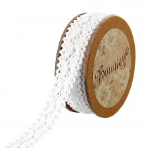 Pizzo su una bobina - Bowtique - Nastro in pizzo di cotone bianco - 18 mm